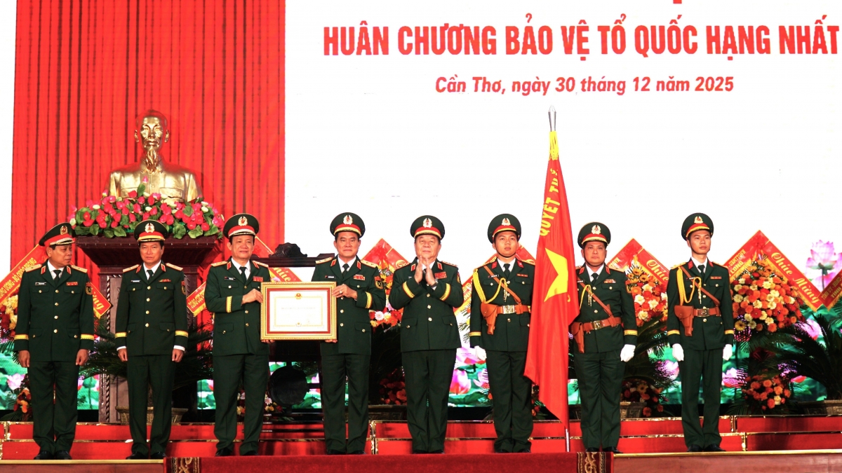 Quân khu 9 đón nhận Huân chương Bảo vệ Tổ quốc hạng Nhất